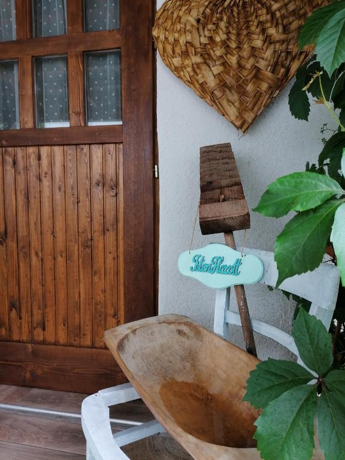 Menta Apartman Mezőkövesd Eksteriør bilde