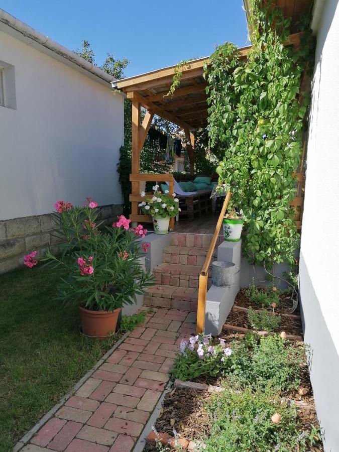 Menta Apartman Mezőkövesd Eksteriør bilde