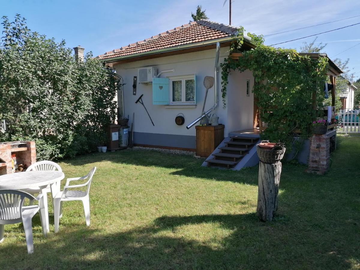 Menta Apartman Mezőkövesd Eksteriør bilde